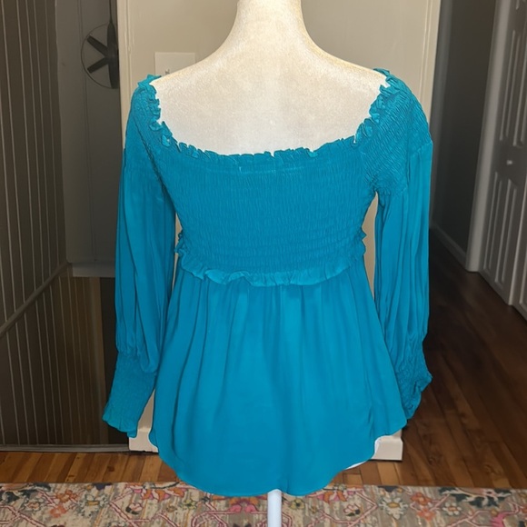 For Love & Lemons × Revolve Off The Shoulder Smocked Blouse in Emerald Size S - Picture 11 of 12